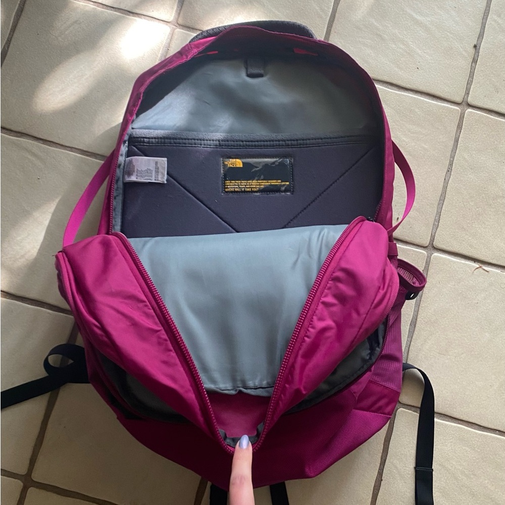 The North Face RECON Backpack in Excellent Condition! - Picture 4 of 4